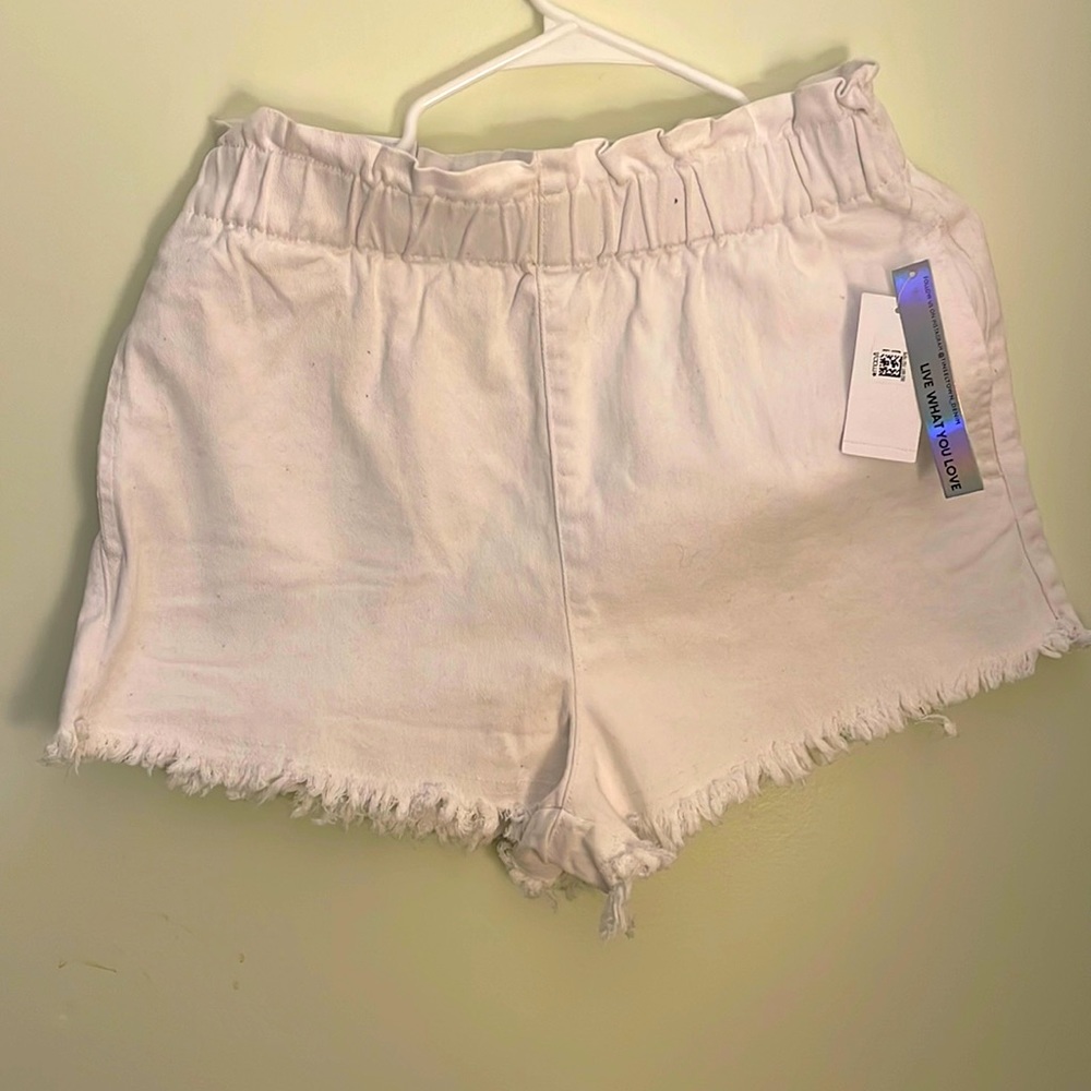 Tinseltown high rise shorts.